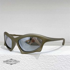 2024 Nouvelle lunettes de soleil de nouvelle qualité de luxe Men's Ins Net Red With Cat's Eye Fashion Futuriste Sunglasses Femmes BB0229