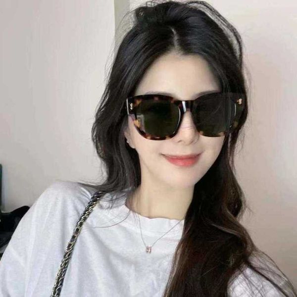 2024 NUEVO CALIDAD NUEVA LUXURY Designer Family G's New Network Red Tiktok Same Tortoise Cat Fashion's Versátiles Versátiles Gafas de sol GG1110s