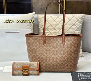 2024 Nueva venta caliente Bolso de diseñador de alta calidad Bolsos Bolsos de hombro para mujeres Tote Black Becerro Rayas diagonales clásicas Cadenas acolchadas Doble solapa Cross Bodys AAA