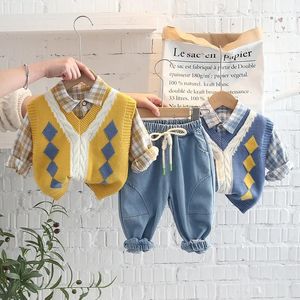 2024 Nuevo conjunto de ropa coreana para bebés, camisa de pantalón de moda de algodón para niños de otoño + camiseta sin mangas, ropa para niños de 3 piezas, conjunto de ropa para hombres 1-5 años 240225