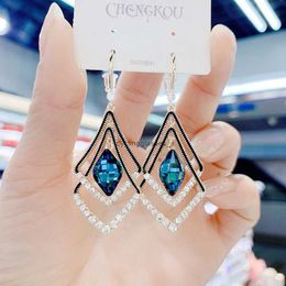 2024 Nouvelles boucles d'oreilles en cristal en diamant à double couche coréen avec marque de tempérament rouge en maille micro-set et bleu