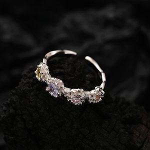 2024 Nieuwe Koreaanse versie van Instagram Niche Color Diamond Ring Vrouw vervaagt niet 925 Sterling Silver Color Zirkon Hand Juwelier Grensoverschrijdende nieuwe producten