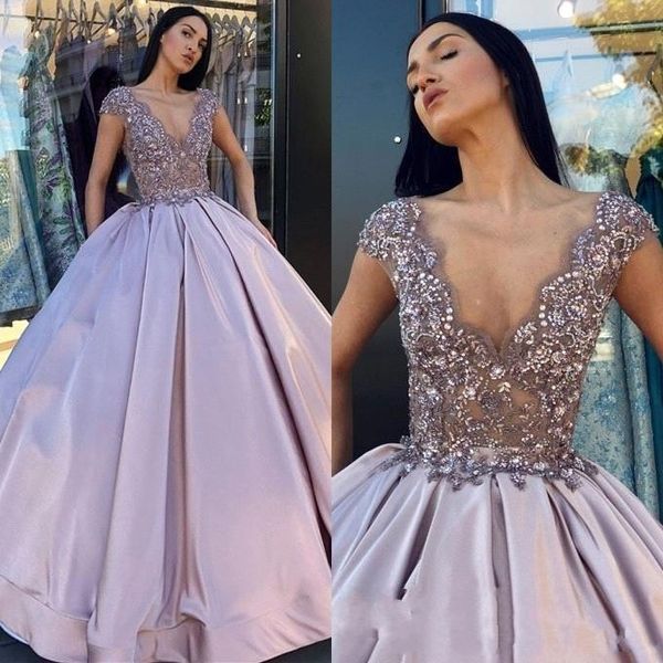 2024 Nuevos vestidos de quinceanera lilas que se hunden en el cuello apliques de encaje de cristal ilusión dulce 16 vestidos de fiesta de fiesta de fiesta de talla grande 403