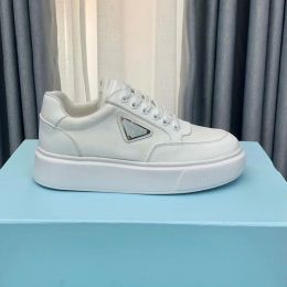 2024 nouveau luxe 01 baskets chaussures hommes re-nylon tissu technique décontracté marche célèbre caoutchouc cosse semelle fête mariage coureur formateurs 07