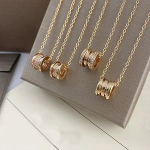 2024 Nieuwe luxe merk kettingontwerper voor vrouwen modieuze nieuwe titanium stalen hang ketting hoogwaardige 18k gouden ketting