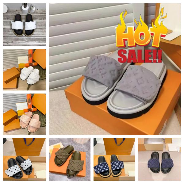 2024 NOUVEAU LUXE Designer Pool Pool Oreiller Sandales Couples Slippers Men Femmes Summer Summer Shoes Fashion Beach Slippers