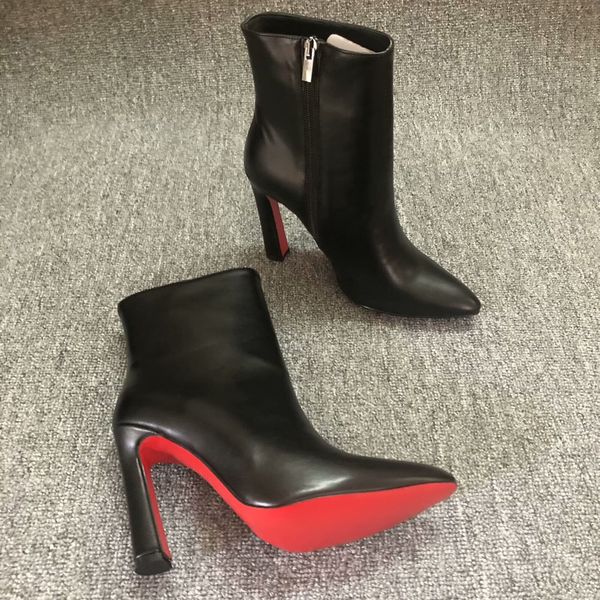 2024 Nouveau créateur de luxe Sexy Sexe à la mode rouge Point Pointed Talon Middle Moyen Bottes courtes féminines Automne et hiver Nouvelles bottes courtes à la mode