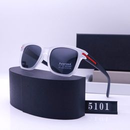 2024 Nouvelles lunettes de soleil de créateurs de luxe pour femmes hommes Top Summer Style Unisexe Sunglasses anti-ultraviolet rétro carré les lunettes de mode viennent avec un paquet
