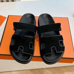 2024 Nuevas Zapatillas Hua de Verano de Lujo Vela Bordada de Lujo, Diseñador Famoso Zapatillas de Cuero de Lana con Suela Gruesa de una Palabra para Hombres y Mujeres Sandalias Planas de Playa de Ocio