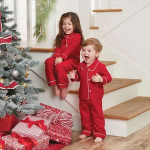 2024 Nieuwe bijpassende meisjes en jongens kerstpyjama's rode katoenen pamas sets voor kinderen baby enfent slaapkleding familie kinderen pjs l2405