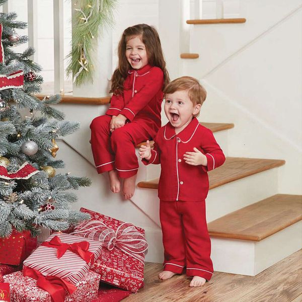 2024 Nouveaux filles et garçons assortis pyjamas de Noël pamas rouges pamas sets pour enfants bébé enfent sommifères famille childrens pjs l2405