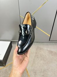 2024 nuevos hombres diseñadores zapatos de mocasines paty paty lujoso vestido de vestir de cuero genuino clásico elegante elegante botas de oficina de punta redonda con caja