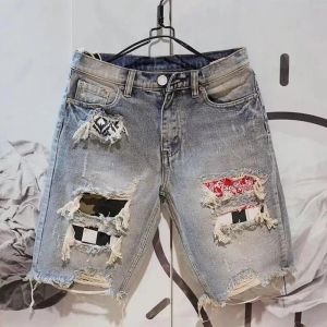 2024 Nouvel Menou's Men's Men's Ripped Denim Shorts Mode mendiant gratté à cinq pièces Shorts de jeans féminins 240115