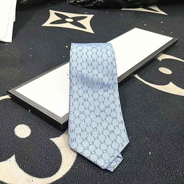 2024 New Men Ties Fashion Silk Tie 100% Times de mariage Men de luxe Coldie Damier Ties matelassées Plaid Designer Tie Tie en soie avec boîte Black Blue blanc