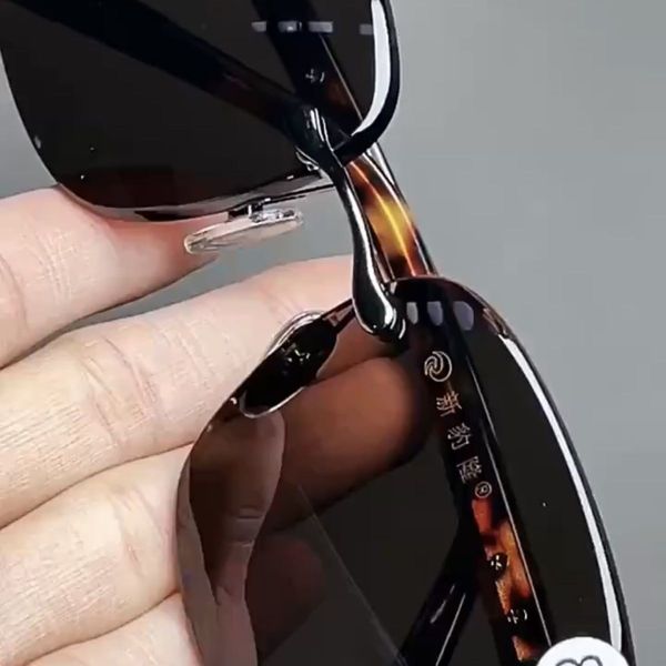 2024 Men Mujeres Mujeres Piedra de cristal Natural Gafas de cristal de alto grado Natural Gafas de sol de alto grado Mirror de piedra Dongai Crystal Hidratante Ojos