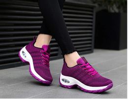 2024 NIEUWE MANNEN VROUWEN SCHOENEN WACHTEN Running Running Flat Shoes Soft Sole Fashion Purple White Black Comfortabele sportkleur Blokkering Q82-15456 GAI