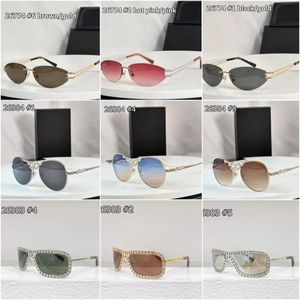 2024 Nouveaux hommes Femmes Designer Lunettes de soleil Multicolores Lunettes classiques Conduite Sport Tendance d'ombrage avec boîte Design de luxe