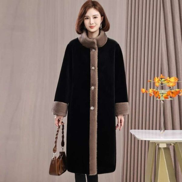 2024 nuevo abrigo de piel de visón para madres de mediana edad y ancianos a la moda para mujeres, estilo largo de invierno 653147