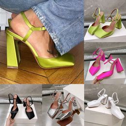 2024 Nouvelles sandales Muaddi Designers Chaussures pour femmes Mode Strass Sangle arrière en cuir verni Chaussures à talons épais 9,5 cm à talons hauts 35-42 Designer Sandal