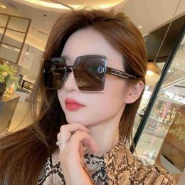 2024 Nieuwe netwerk Red Fashion Nylon Sunglasses For Women Frameless Sculpture Cut Edge Polygonal