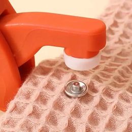 2024 Nuevo kit de botón Snap de 9.5 mm de 9.5 mm con alicates de sujetadores Presione la herramienta de cinco botones de metal de hebilla de hebilla de metal de costura de la ropa de ropa:
