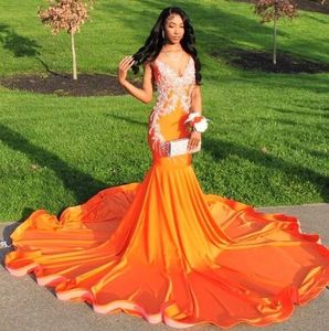 2024 Nieuwe oranje Afrikaanse prom verjaardagsjurk Mermaid V-Neck Lace Appliques Black Girls Evening Formele feestjurken Robe de Soiree Vestido Gala