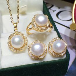 2024 Nuevo collar de perlas reales y aretes para mujeres, juego de joyas de perlas chapadas en oro Cumple a la madre