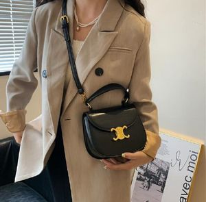 Sac à main de selle pour femmes, petit sac carré à bandoulière simple, nouvelle collection 2024