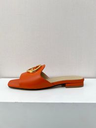 2024 Nieuwe sandalen luxe slippers ontwerper vlakke slippers hoogwaardige koeienhide bovenste klassieke ontwerp slippers