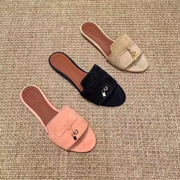 Chaussures décontractées d'été Sandales en cuir suédé Femmes Nouvelle mode Cheville Plat Mocassin Slide Chaussure de plage Dame Top Qualité Sandale Mule Slipper Luxe Designer Extérieur Sliders