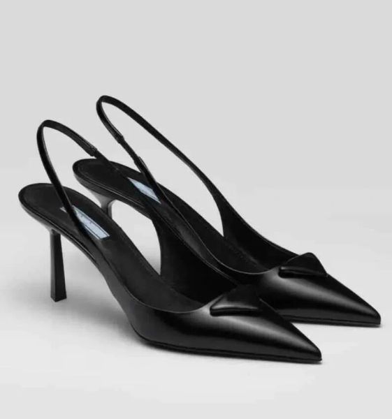 2024 Nouvelles sandales d'été romantique élégant triangle brossé sandales en cuir chaussures pour femmes escarpins escarpins