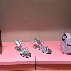 2024 Nieuwe sandalen met tanden onregelmatige blootgestelde tenen, uniek ontwerp, gepersonaliseerde mode, hoge hakken en trendy wandelstijl