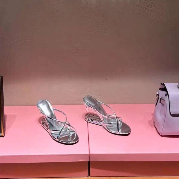 2024 Nouvelles sandales avec des dents orteils exposés irréguliers, design unique, mode personnalisée, talons hauts et style de marche tendance