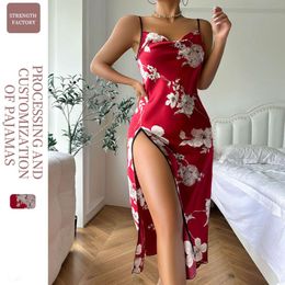 2024 Nieuwe sexy bedrukte Camisole -jurk, zomer dunne en ademende imitatie zijden pyjama's, dames backless split camisole pyjama jurk