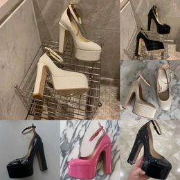 2024 Nouvelles chaussures pour femmes Top en cuir verni Lady Pompes de luxe Designer Bouts ronds Plate-forme 15,5 cm Chaussures d'usine de fête de mariage à talons hauts