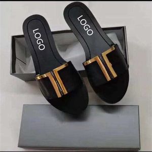 2024 Nieuwe Slippers Hardware Gesp Zomer Casual Platte Schoenen Sandalen Populaire Dames Slides 7 Kleuren