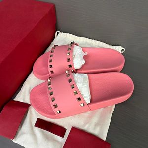 nieuwste ROCKSTUDS pantoffels klinknagel Studded Mule Heren Dames luxe Designer sandaal topkwaliteit rubber Sliders zwart Zomer Strand Casual schoenen plat buiten Slide cadeau