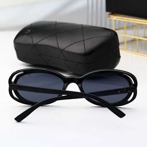 2024 Nouveau petit cadre rond Lunettes de soleil avancées pour les femmes avec une protection UV de tournage de la rue Round Face Street