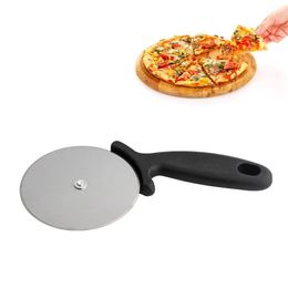 2024 Nouveau rouleau à rouleaux en acier inoxydable roue coupérante 9 cm grande roue pizza coupure de boulangerie à boulangeur de boulangeur de gadget de cuisine gadget inoxydable