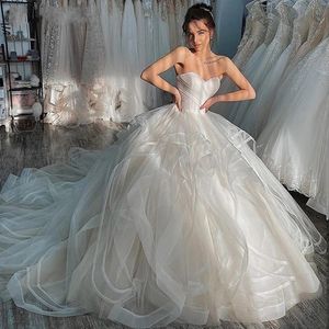 2024 Nieuwe Strapless Tule Trouwjurk Mouwloze Geplooide Ruches Vestido de Novias Bruidsjurken Kapel Trein Mariee