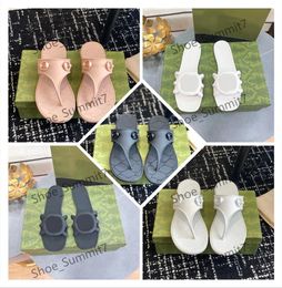Sandalias de diseñador 2024 Mujeres Controladas de tobogán zapatillas de goma Damas Sándalo de tobogán de playa plana Mulas de verano al aire libre THONG LUXURY SANDAL 35-42