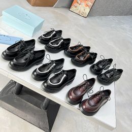 2024 Nieuwe stijl Casual schoenen Nubuck Leather Monolith Loafers Gear Platform Platform Schoenen Wedding Party Diapason Doorheme monoliet Borde lederen veterschoenen