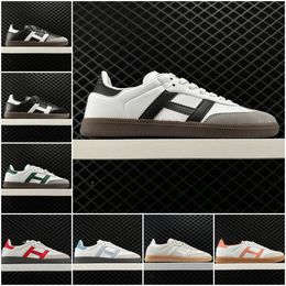 2024 Chaussures de créateurs de nouveau style Pays de Galles Bonnener Vintage Trainer Sneakers non glissé à la mode extérieure Classic Noir Blanc Men femmes Chaussures décontractées 35-45