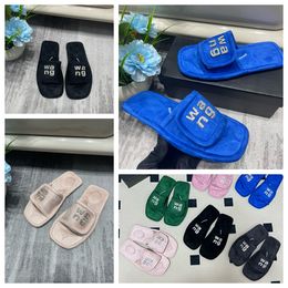 2024 New Style Designer Slippers Sandales Top Quality Luxury Femme Velvet Matériau Rugestone Velcro Tape Party Soft Platform Gai Livraison GRATUITE