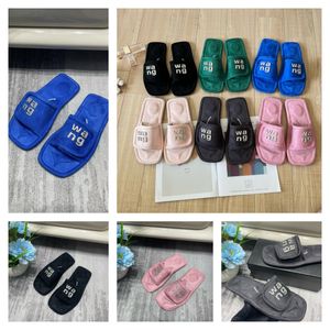 2024 New Style Designer Slippers Sandals Top Quality Luxury Femmes Velvet Ruaste Tape Party Big Size 35-42 Gai