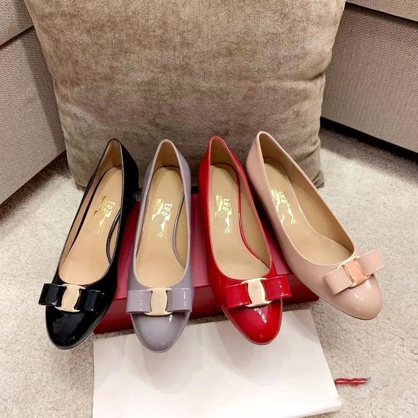 2024 Nouveau style chaussures habillées de luxe Ballet Ballet Talons Party Mariage High Heel Chaussures Summer Sandale Flat extérieure Véritine Cuir Casual Shoe Womens Dance Loafer