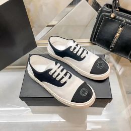 2024 Nouveau style plat décontracté toile d'été toile marche randonnée chaussure dame channel charmante calibre sneaker de style preppy top qualité basse femme hommes espadrille tennis cadeau avec boîte