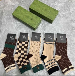 2024 nouveau style haute qualité chaussettes de créateur de mode hommes femmes cinq paires de luxe sport lettre broderie chaussette avec boîte