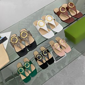 2024 New Style Slipper Designer Slide Sandals Sandals Fashion Beach Indoor Fliplops plats Flips en cuir Dame Femmes Chaussures Ladies Slippers Size 35-45 avec boîte à tongs paresseux