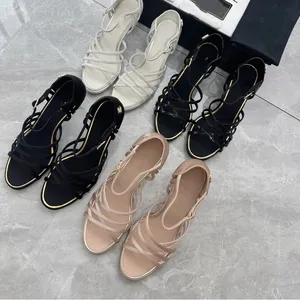 2024 Nouveaux styles Brand Designer Sandals Femmes Pantanes Généreaux en cuir en cuir Boucle de boucle boucles Flip Flip Chaussures robes Chaussures Metal Woman High Quality